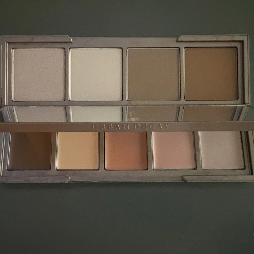 Urban Decay Naked Skin Palette - Elegant Nude Tones - Picture 2 of 4